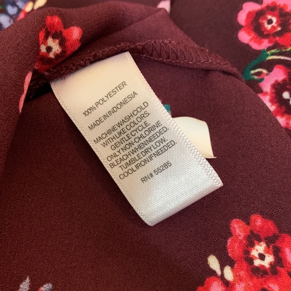 EUC Maroon Floral Sheer V-Neck Top - Picture 7 of 7